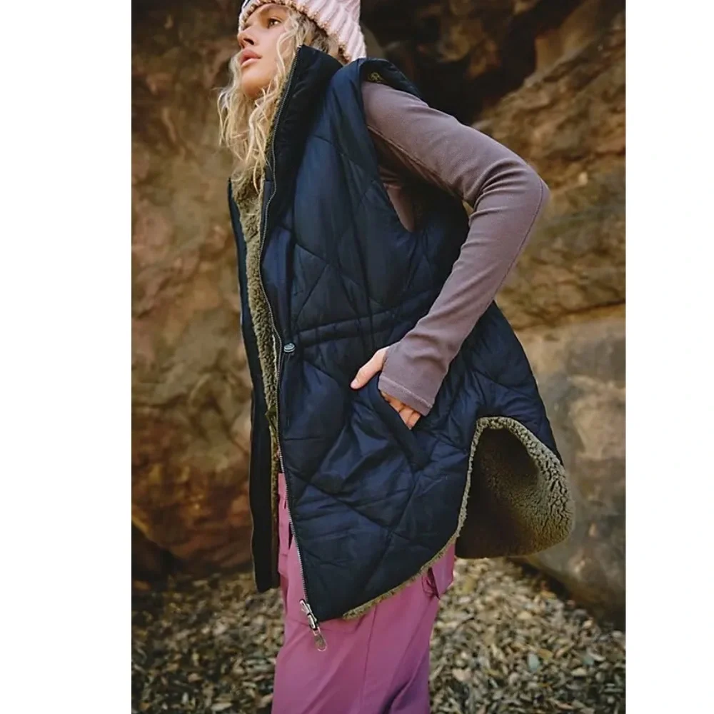 NWT Free People Venture On Reversible Fleece Puffer Vest Black Green - Picture 5 of 9